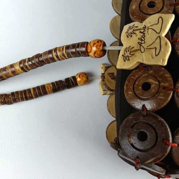 Wooden Womens Hawaiian Handbag. - Picture 10 of 14